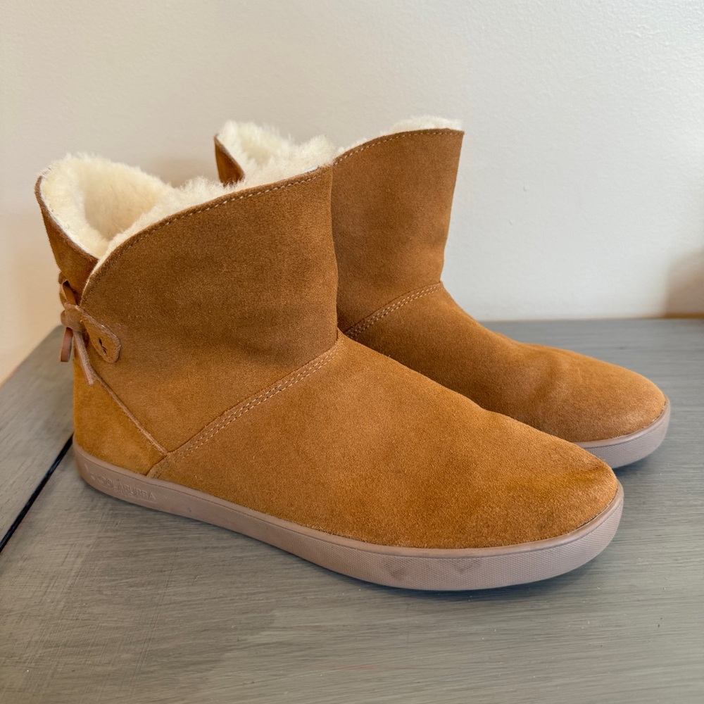 Koolaburra Shazi‎ Mini Chestnut Boots Suede Sheepskin 109362 Women's Shoes Bow 9